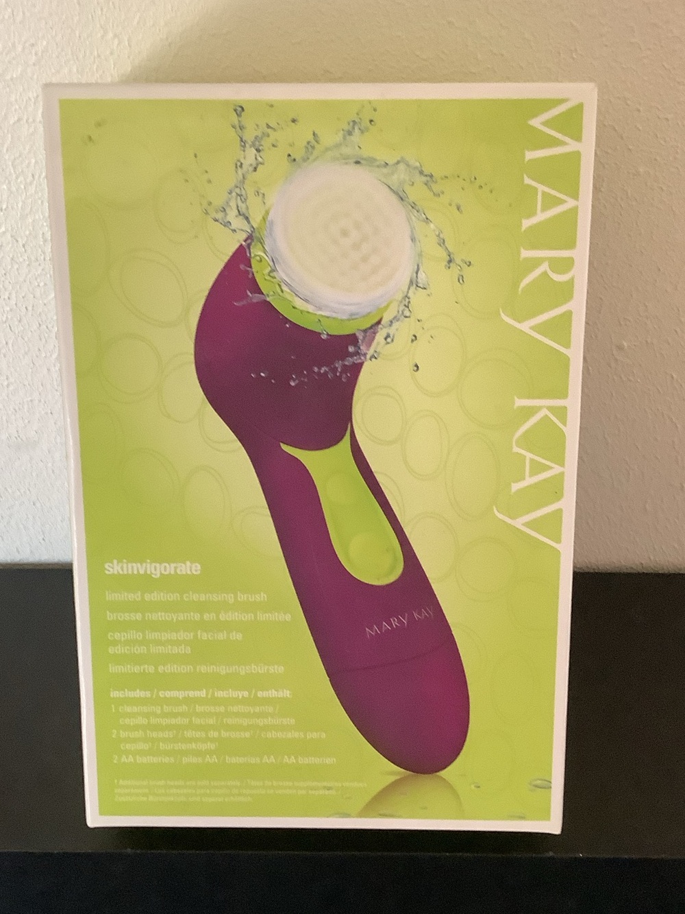 Mary Kay Skinvigorate Cleansing Brush - Purple with Lime Green Accents